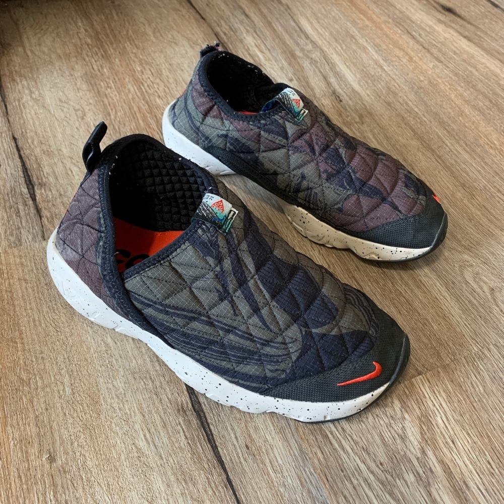 Nike‎ ACG Moc 3.0 "Mt. Fuji" slip on sneaker in lava-print - size 8 mens